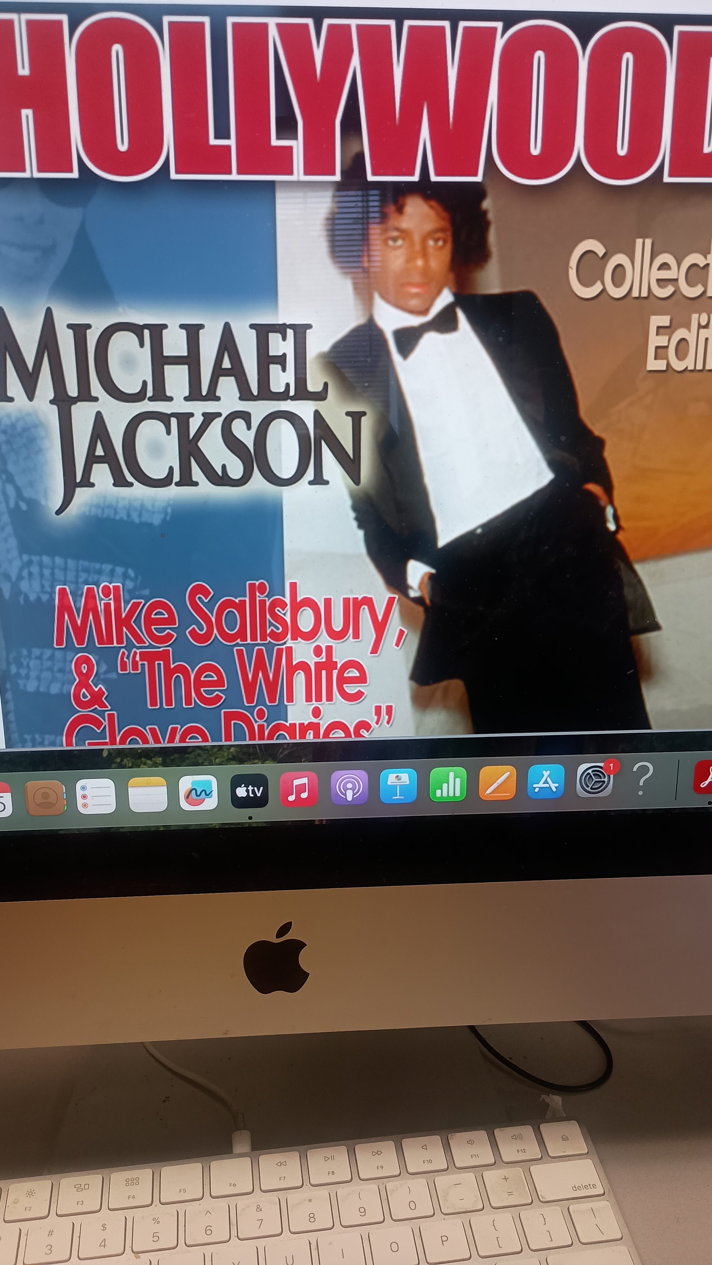 🎬 Now Available: Rare Hollywood Weekly Collector’s Bundle – Honoring the King of Pop